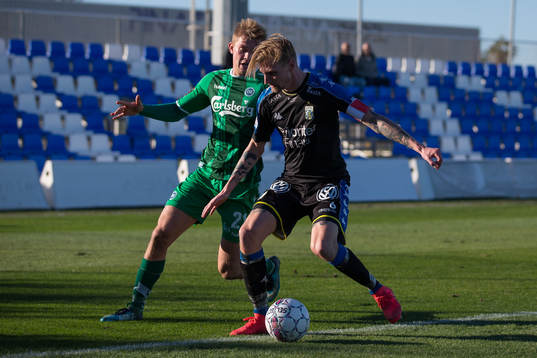 IFK Göteborgs Sebastian Eriksson mot Odenses Mathias Greve