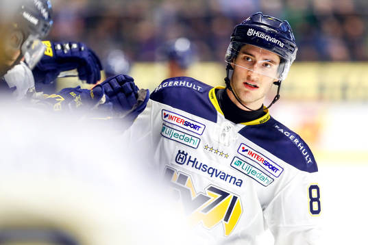 s Pierre Engvall jublar