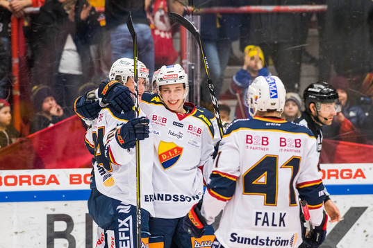 Djurgårdens Erik Walli Walterholm och Lukas Vejdemo jublar