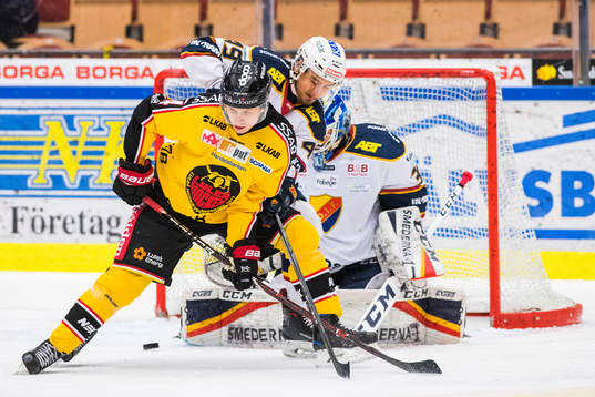 Luleås Jonas Berglund och Djurgårdens David Bernhardt