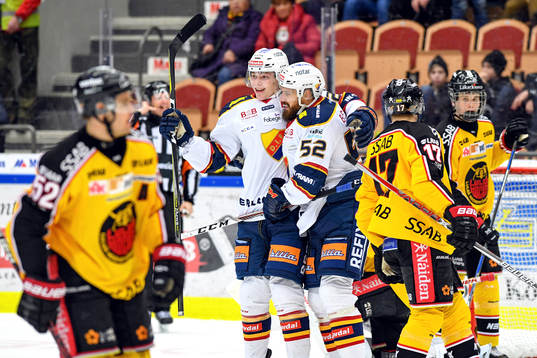 Djurgårdens Erik Walli-Walterholm och Mikael Ahlén jublar