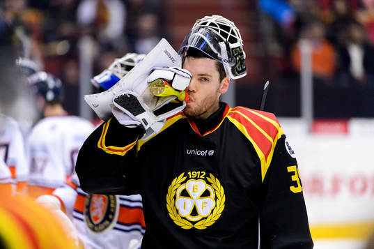 Brynäs målvakt Linus Fernström