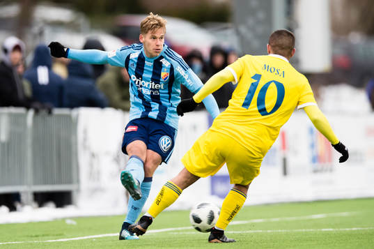 Djurgårdens Felix Beijmo och Helsingfors Moshtagh Yaghoubi