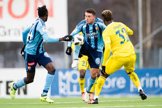 Djurgårdens Kerim Mrabti med boll