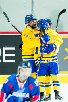 Hanna Olsson of Sweden celebrates 2-0 with her teammates