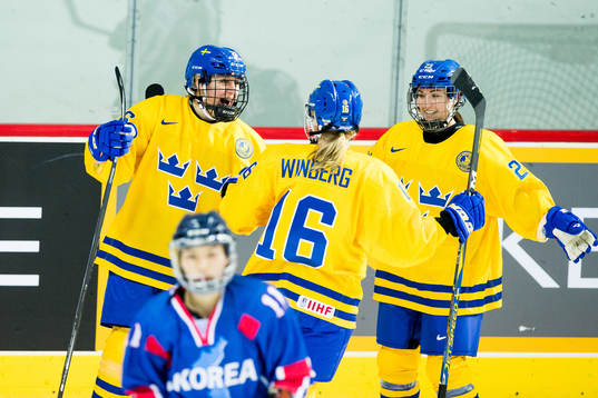 Hanna Olsson of Sweden celebrates 2-0 with her teammates