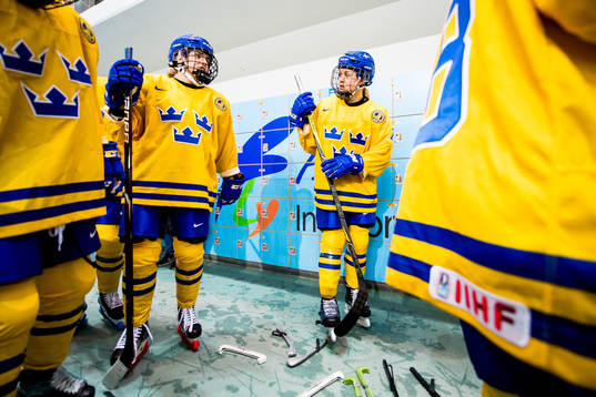Johanna Olofsson of Sweden (R)