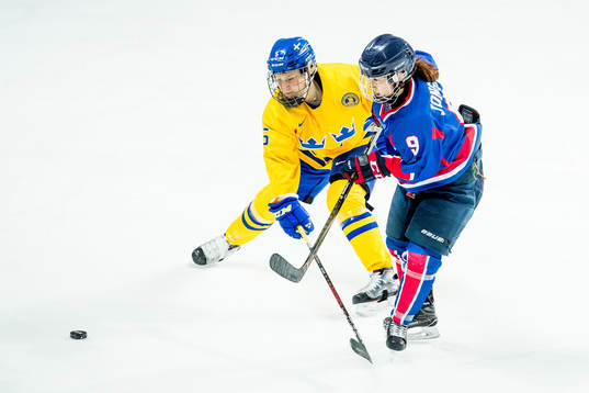 Johanna Fällman of Sweden and Jongah Park of Korea