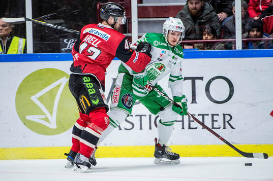 Malmö Redhawks Niklas Arell mot Rögles Lucas Elvenes