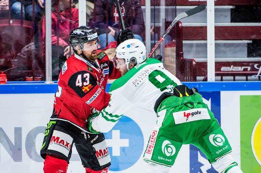 Malmö Redhawks Nichlas Hardt mot Rögles Linus Sandin
