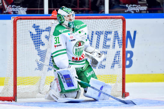 Rögles målvakt Ville Kolppanen deppar