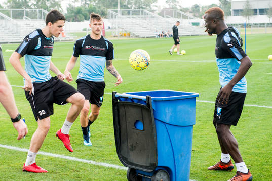 Malmö FFs Samuel Adrian, Arnór Ingvi Traustason och Bonke