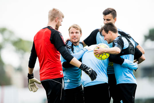 Malmö FFs målvakt Fredrik Andersson jublar med Oscar