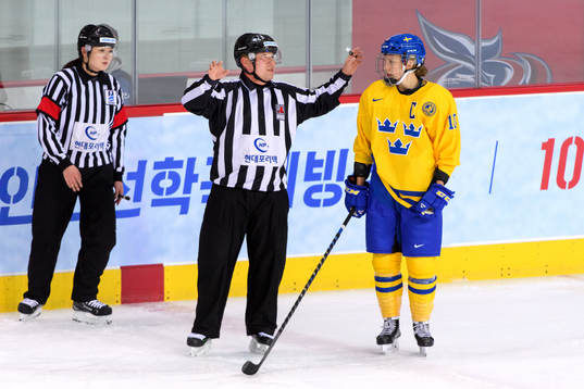 The referee talks to Emilia Ramboldt of Sweden about the