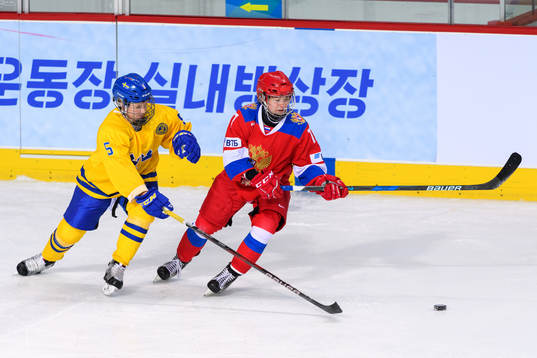  Johanna Fällman of Sweden and Fanuza Kadirova of OAR