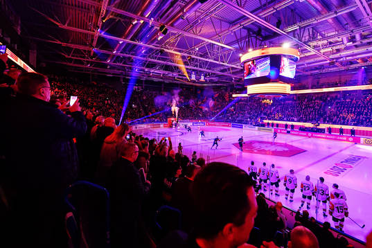 Players of Jyväskylä look as players of Växjö enter the