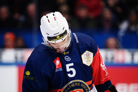 Växjös Noah Welch  looks dejected