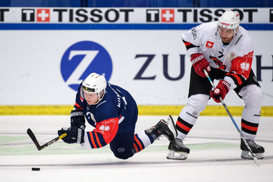 Växjös Tuomas Kiiskinen falls in a duel with Jyväskyläs