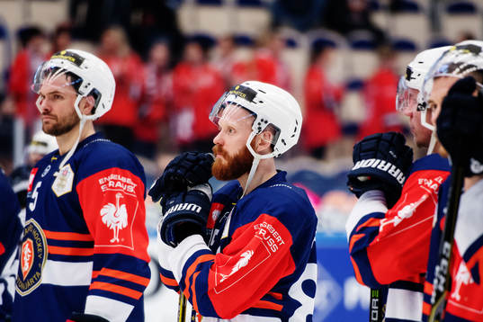 Växjös Liam Reddox looks dejected