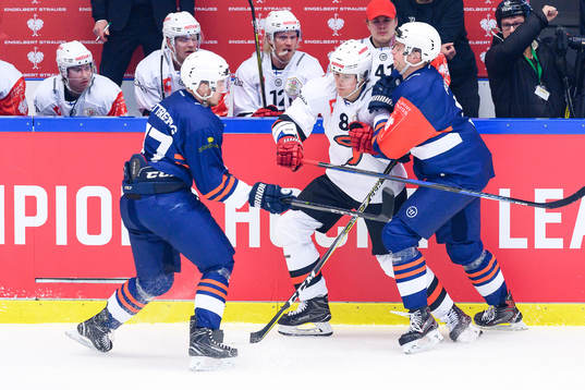 Oliver Bohm of Växjö hits Robert Rooba of Jyväskyläs