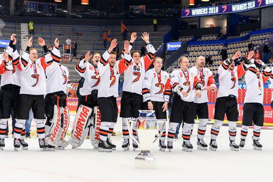 Players of Jyväskyläs celebrates