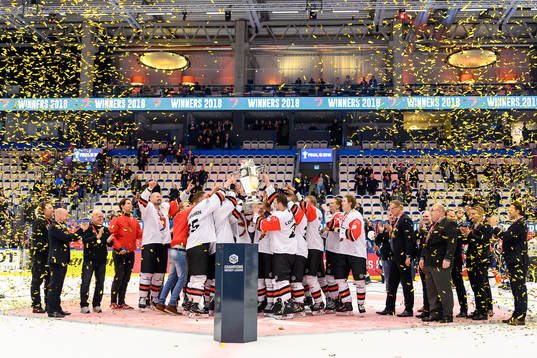 Players of Jyväskyläs celebrates with the trophy
