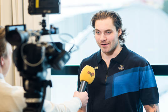 Johan Fransson blir intervjuad