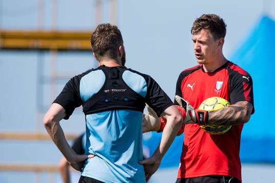 Malmö FFs Lasse Nielsen och målvakt Johan Dahlin