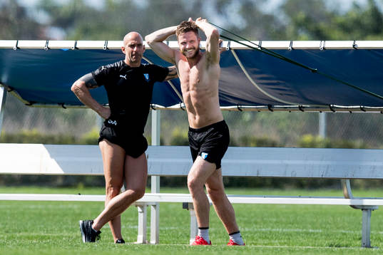 Malmö FFs massör Greger Andrijevski och Lasse Nielsen