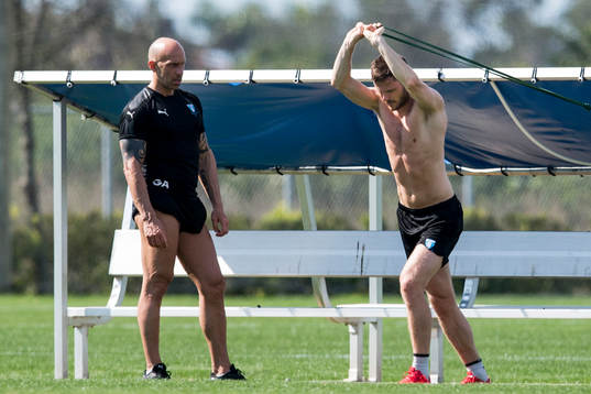 Malmö FFs massör Greger Andrijevski och Lasse Nielsen