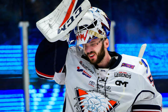 Linköpings målvakt Jonas Gustavsson deppar