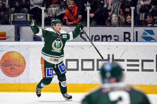 Färjestads Christoffer Törngren jublar