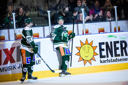 Färjestads Christoffer Törngren jublar