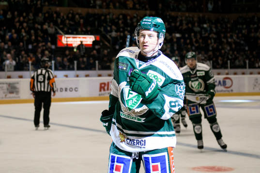 Färjestads Christoffer Törngren jublar