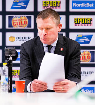 Örebros tränare Niklas Sundblad deppar på