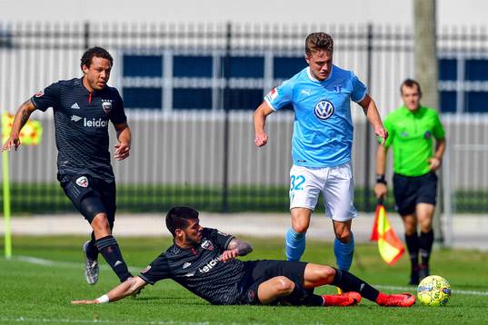 Malmö FFs Mattias Svanberg och DC Uniteds Junior Moreno