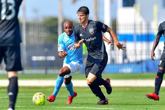 DC Uniteds Frederic Brillant och Malmö FFs Fouad Bachirou