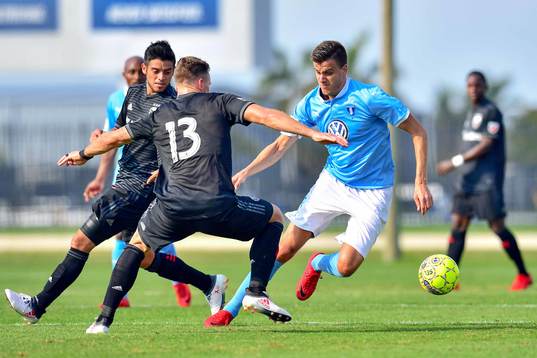 Malmö FFs Alexander Jeremejeff och DC Uniteds Frederic