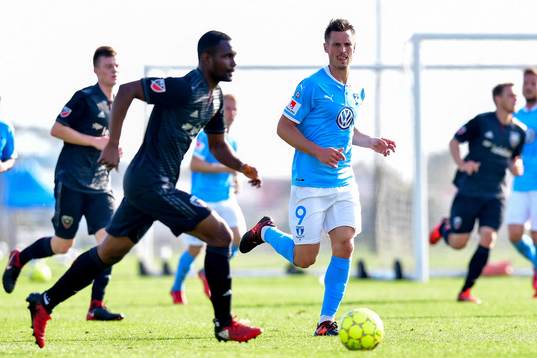 DC Uniteds Jalen Robinson och Malmö FFs Markus Rosenberg