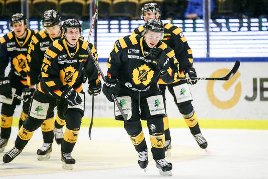 Skellefteås Tim Söderlund  jublar