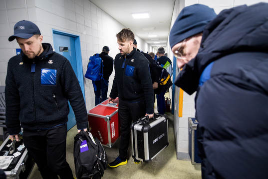 Dick Axelsson of Sweden (m) arrives to the arena with the