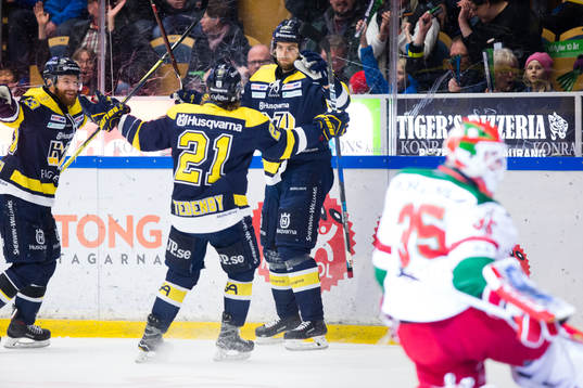 s Robin Figren, Mattias Tedenby och Kevin Stenlund jublar