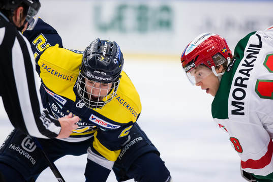 s David Gustafsson tekar mot Moras Emil Aronsson