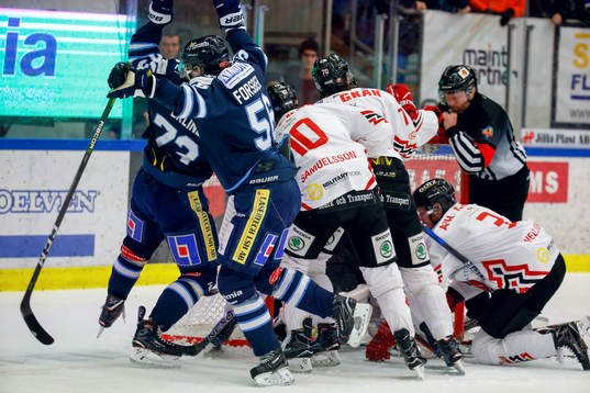 Karlskogas Fredrik Forsberg jublar