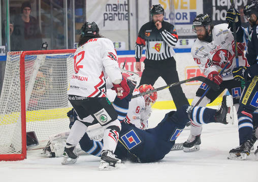 Vita Hästens Daniel Josefsson och Rikard Olsén försvarar