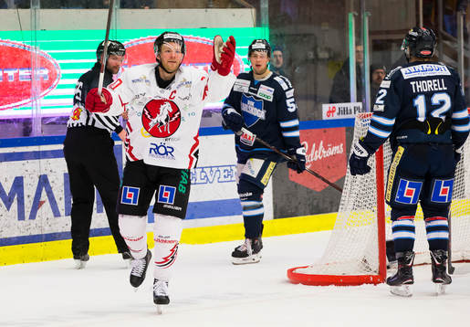 Vita Hästens Jesper Samuelsson jublar