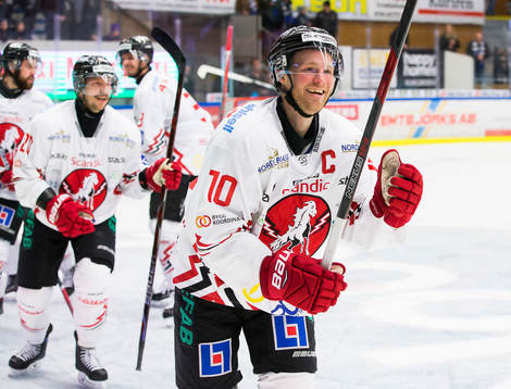 Vita Hästens Jesper Samuelsson jublar
