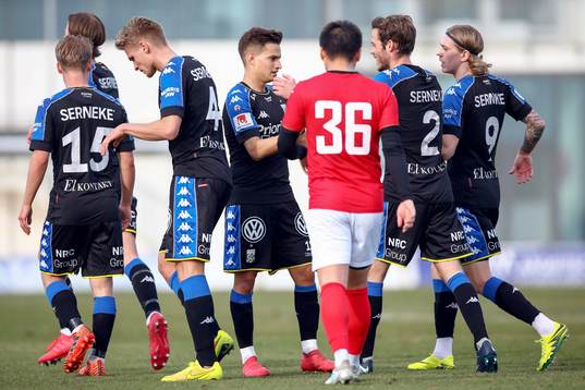 IFK Göteborgs Amin Affane jublar med lagkamrater