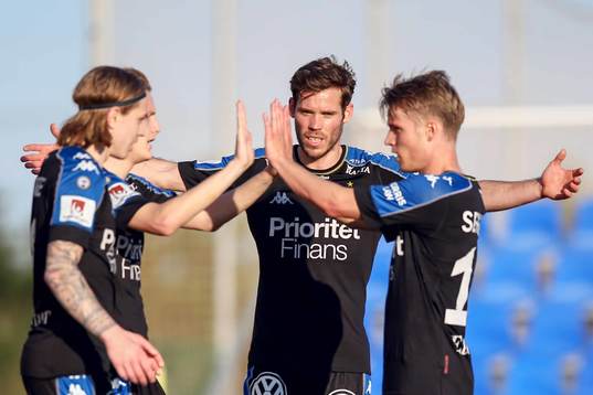 IFK Göteborgs Billy Nordström jublar med Elias Mar