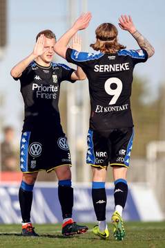 IFK Göteborgs Billy Nordström jublar med Elias Mar